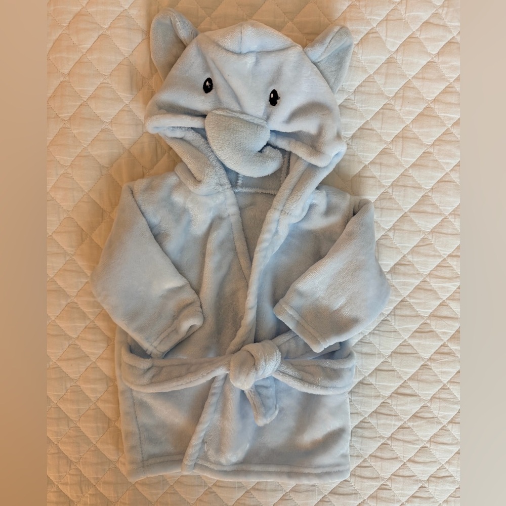 Adorable Blue Elephant Robe -Infant NWOT